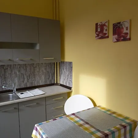 Mieszkanie Obok Sadu *